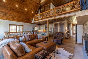 TV, caminetto, tavolo da calcetto