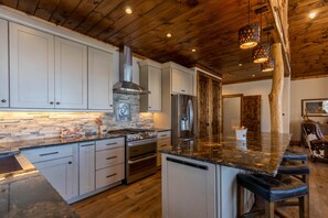 Refrigerador, horno, parrilla de estufa y cafetera y tetera 