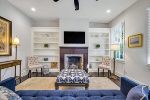 Smart TV - Charming Abode on Quiet Street w/ Courtyard and Parking by Lucky Savannah (Savannah)