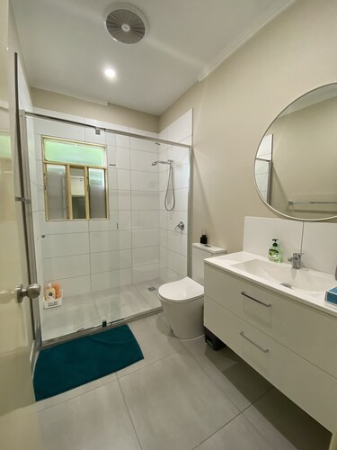 Mitcham train station  2 bedrooms unit