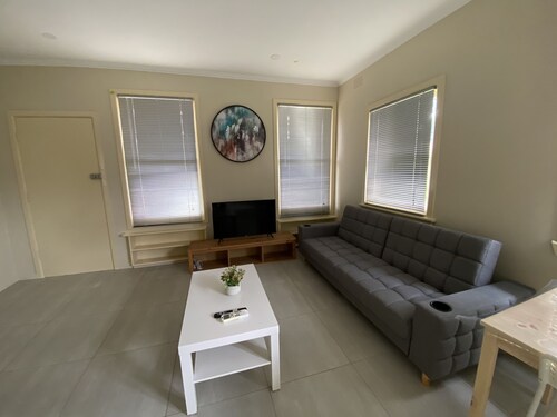 Mitcham train station  2 bedrooms unit