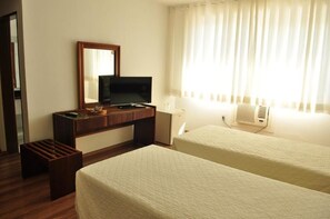 Deluxe Twin Room | Desk, free WiFi, bed sheets - Canoas Parque Hotel (Canoas)