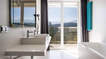 Luxury Suite, Balcony, Mountain View | Bathroom