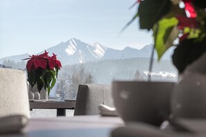Outdoor dining - Hotel HARNAŚ (Bukowina Tatrzańska)