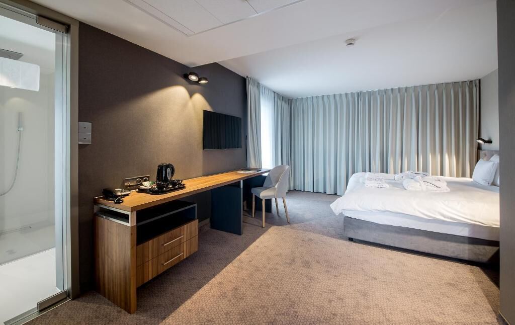 Luxury Suite, Balcony, Mountain View | In-room safe, iron/ironing board, free WiFi