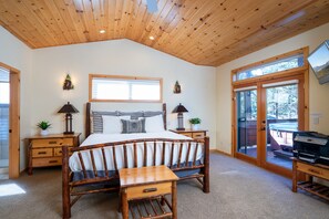 4 bedrooms, desk, iron/ironing board, free WiFi