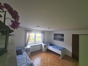 4 Schlafzimmer, Schreibtisch, kostenloses WLAN, Bettwäsche