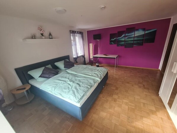 4 bedrooms, desk, free WiFi, bed sheets