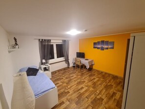 4 Schlafzimmer, Schreibtisch, kostenloses WLAN, Bettwäsche