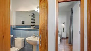 Badekar, hårtørrer, håndklæder