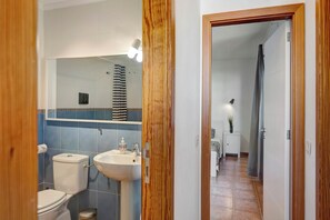 Kylpyamme, hiustenkuivaaja, pyyhkeet