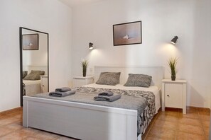 2 chambres, fer et planche à repasser, Wi-Fi gratuit, draps fournis