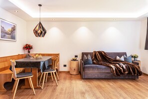 Dining - Apartment "Villa Erina C3" with Mountain View, Terrace & Wi-Fi (Ortisei)