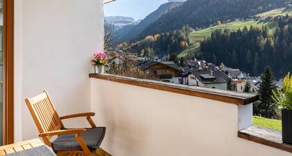 Apartment "Villa Erina C3" with Mountain View, Terrace & Wi-Fi