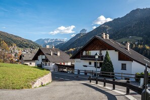 Exterior - Apartment "Villa Erina A" with Mountain View, Terrace & Wi-Fi (Ortisei)