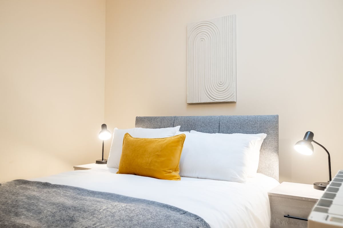 Lägenhet Comfort - 1 dubbelsäng med bäddsoffa | 1 sovrum, strykjärn/strykbräda, gratis wi-fi och sängkläder
