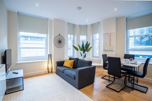 Modern Apartment Ipswich near Christchurch Park, Ipswich Waterfront by Sojo Stay