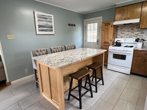 Kylskåp, mikrovågsugn, ugn och diskmaskin