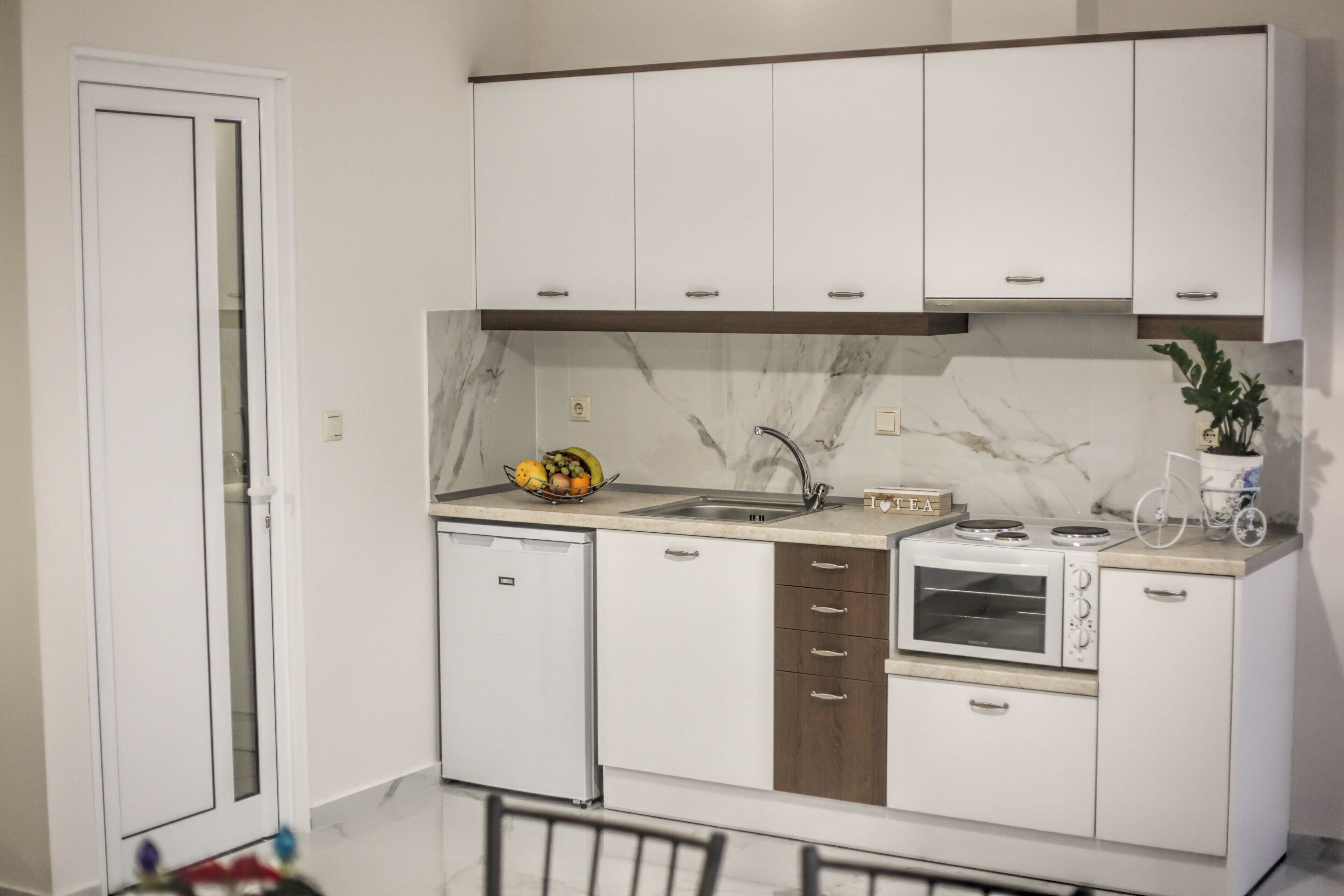 Fridge, oven, paper towels