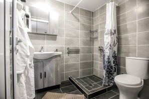 Badewanne, Handtücher, Toilettenpapier