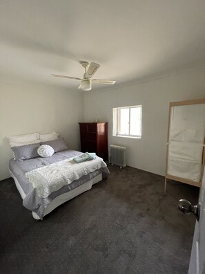 3 bedrooms, bed sheets - Picturesque Adelaide Hills Cottage (Mount Torrens)