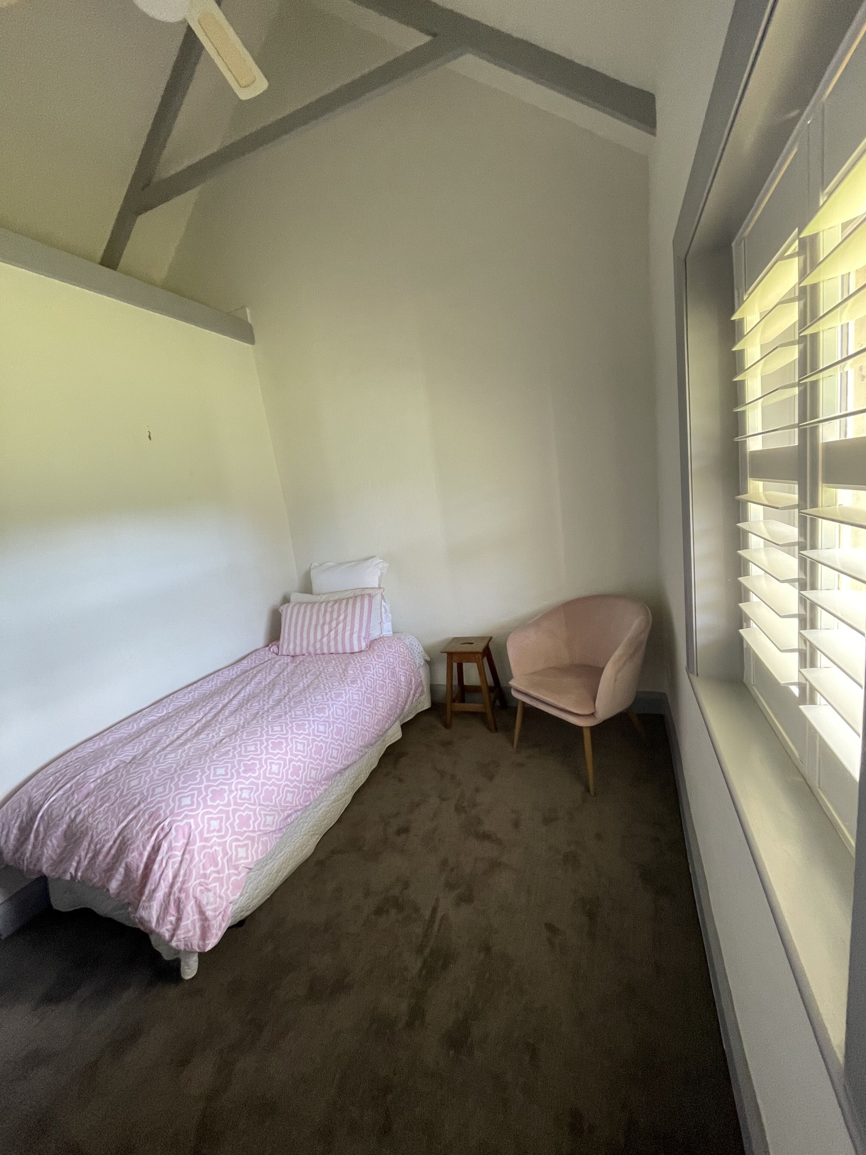 3 bedrooms, bed sheets