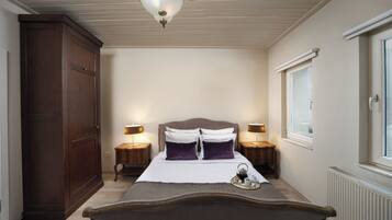 Egyptian cotton sheets, premium bedding, desk, laptop workspace