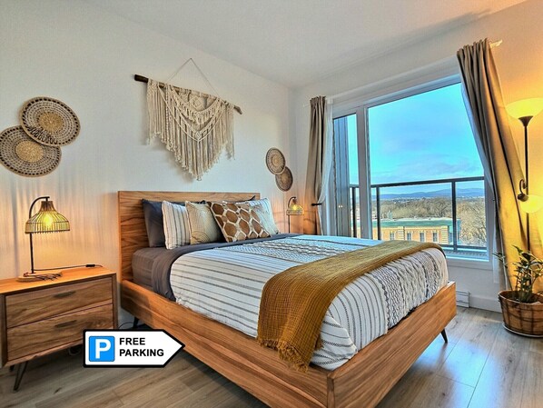 1 habitación, tabla de planchar con plancha y cuna de viaje 