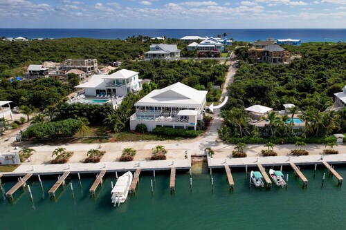 Wesbrook Studio - New, Cozy Retreat with Dock Slip in Marnie’s Landing