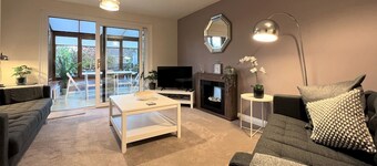 Spacious Townhouse with Parking