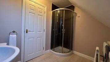 Combined shower/bathtub, hair dryer