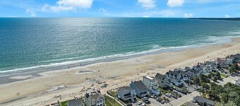 Oceanfront Moody Beach Oasis!