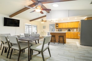 Dining - New 3 BR Home Pool/Hot Tub- Near Downtown and Beach (Largo)