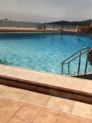 Outdoor pool - T3 Bright 60m ² air conditioning, WIFI, 2 CH, elevator, view Port, sea, garage, pool (Bormes-les-Mimosas)