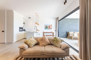 Flat-screen TV, offices - Blue Bay | The Reef | Balcony (Sint Michiel)