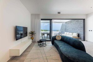 Televisión y oficina 