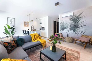 TV, offices - Blue Bay | The Reef | Balcony (Sint Michiel)