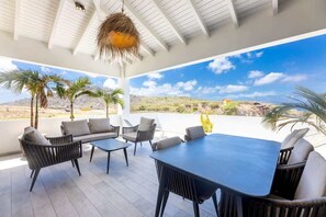 Outdoor dining - Blue Bay | The Reef | Penthouse (Sint Michiel)