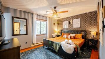 5 bedrooms, desk, iron/ironing board, travel crib