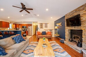 TV, fireplace, table tennis, stereo