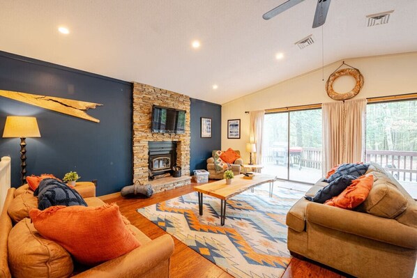 TV, fireplace, table tennis, stereo