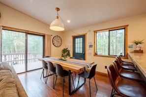 Interior - Near Lake, Indoor Pool, Firepit, BBQ, King Bed, Gym, Free Amenities, A/C (Lake Ariel)