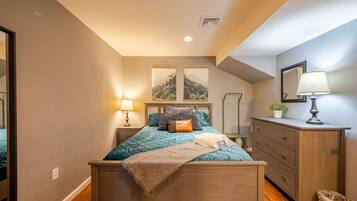 5 bedrooms, desk, iron/ironing board, WiFi