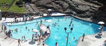 Indoor Pool, Firepit, BBQ, Gym, King Bed, Sauna, Lake Nearby, A/C, Amenities  