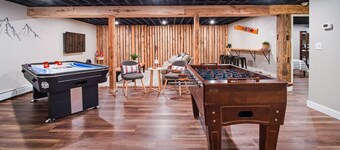 Hot Tub, Game Room, BBQ & Playhouse Oasis – Family Retreat, 5mins to Lake!
