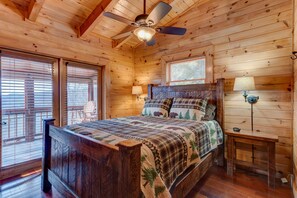 3 bedrooms, travel crib, free WiFi, bed sheets - Top of the mountain! Cozy 3-Level Log Cabin with Stunning Mountain Sunset Views. (Ellijay)
