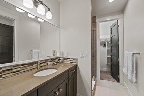 Casa, 5 habitaciones | Baño | Toallas y champú