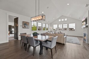 Private kitchen - Stone 5 Bedroom Home by RedAwning (Bend)