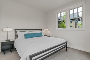 5 bedrooms, free WiFi - Stone 5 Bedroom Home by RedAwning (Bend)