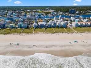 House, 3 Bedrooms | Beach | On the beach - Ocean Vibes 4 Bedroom Home by RedAwning (Carolina Beach)
